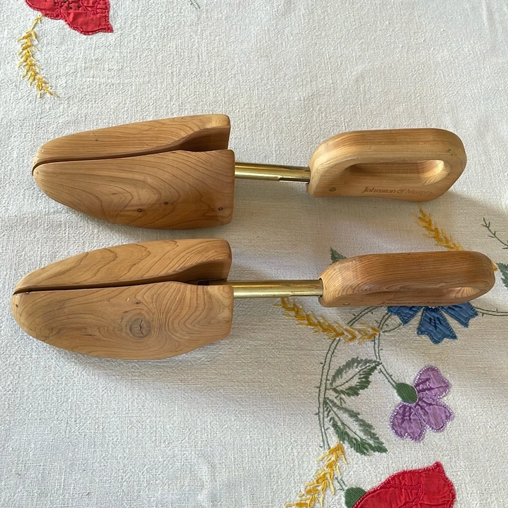Johnson & Murphy vintage cedar pair of shoe tree/forms/stretchers